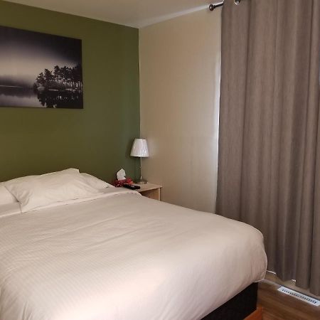 Sun Plaza Motel Sundre Exteriör bild